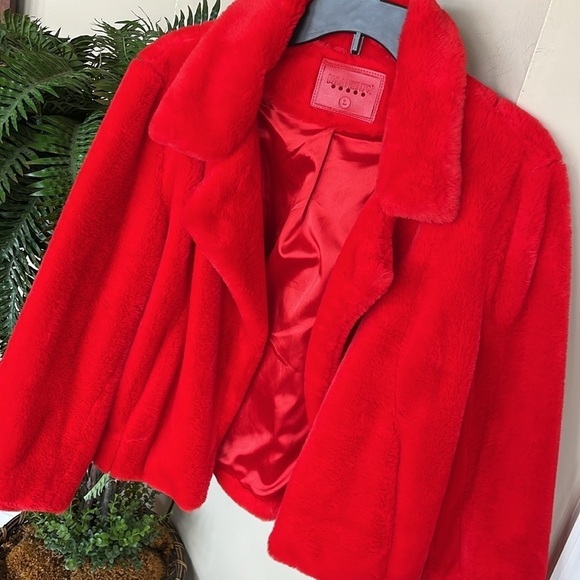 NWOT BLANK NYC Red Faux Fur Jacket Siren Bright Red Revolve Satin Lined Cozy - Picture 7 of 13